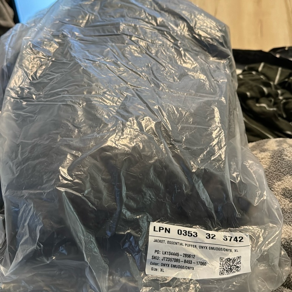 Fabletics Essential Puffer - Picture 4 of 4